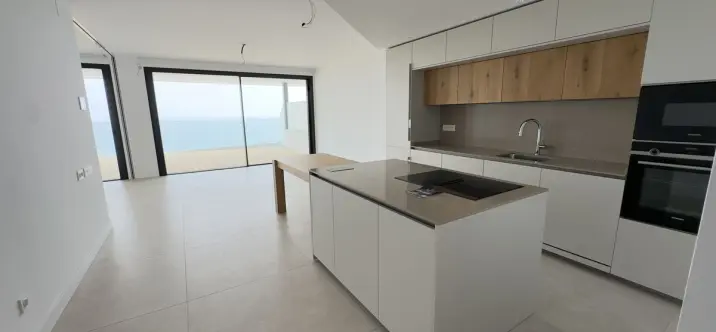 Venta de apartamento en planta media en Higueron 3