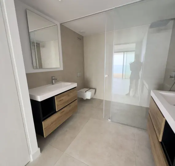 Venta de apartamento en planta media en Higueron