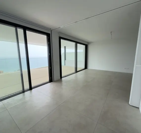 Venta de apartamento en planta media en Higueron