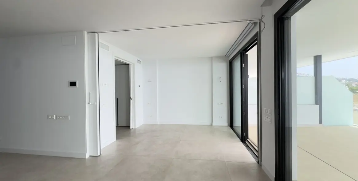 Sale of middle floor apartment in Higueron 9