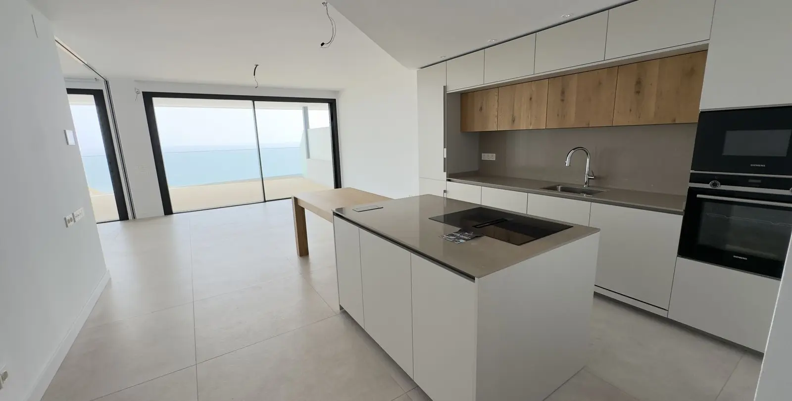 Sale of middle floor apartment in Higueron 1