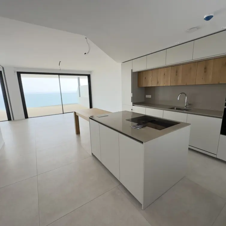 Sale of middle floor apartment in Higueron