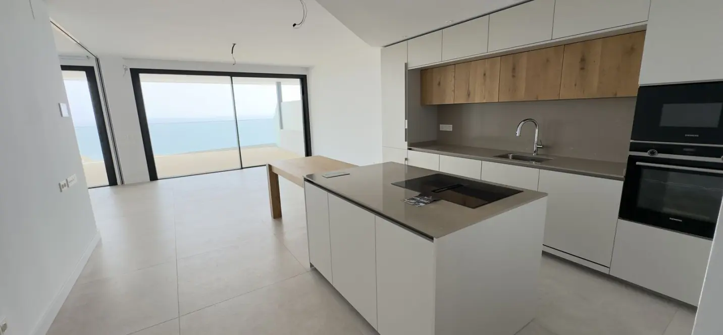 Sale of middle floor apartment in Higueron 0