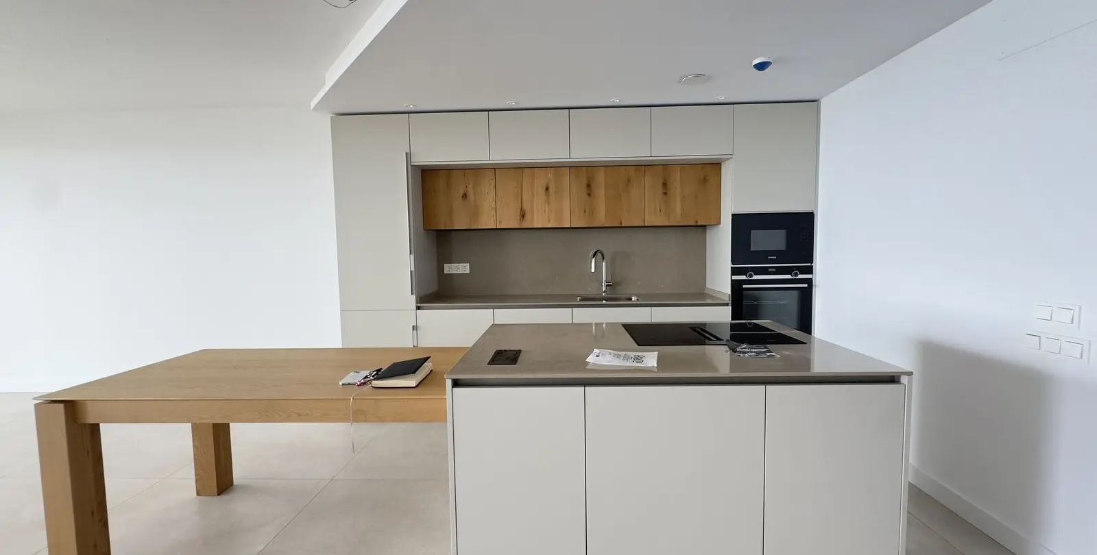Sale of middle floor apartment in Higueron 2