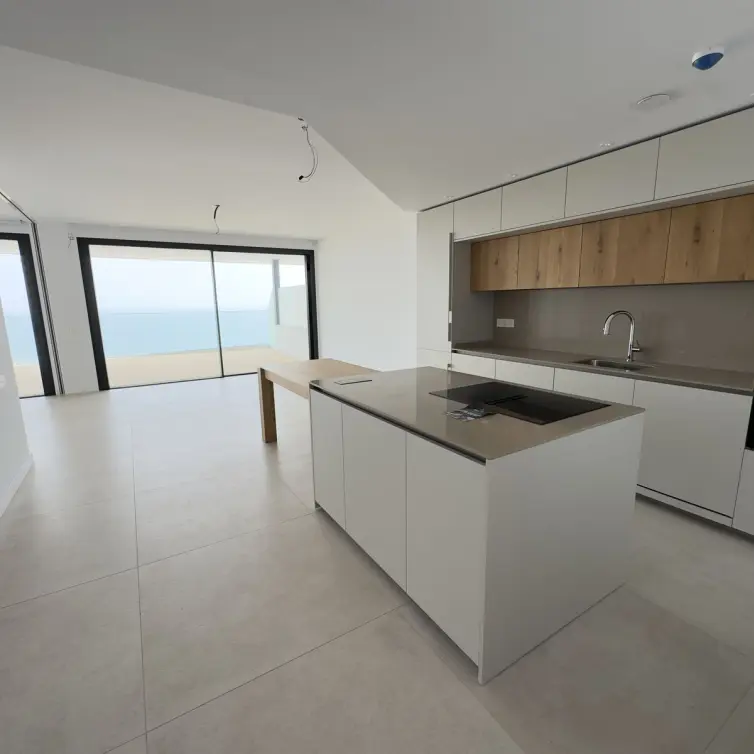 Sale of middle floor apartment in Higueron