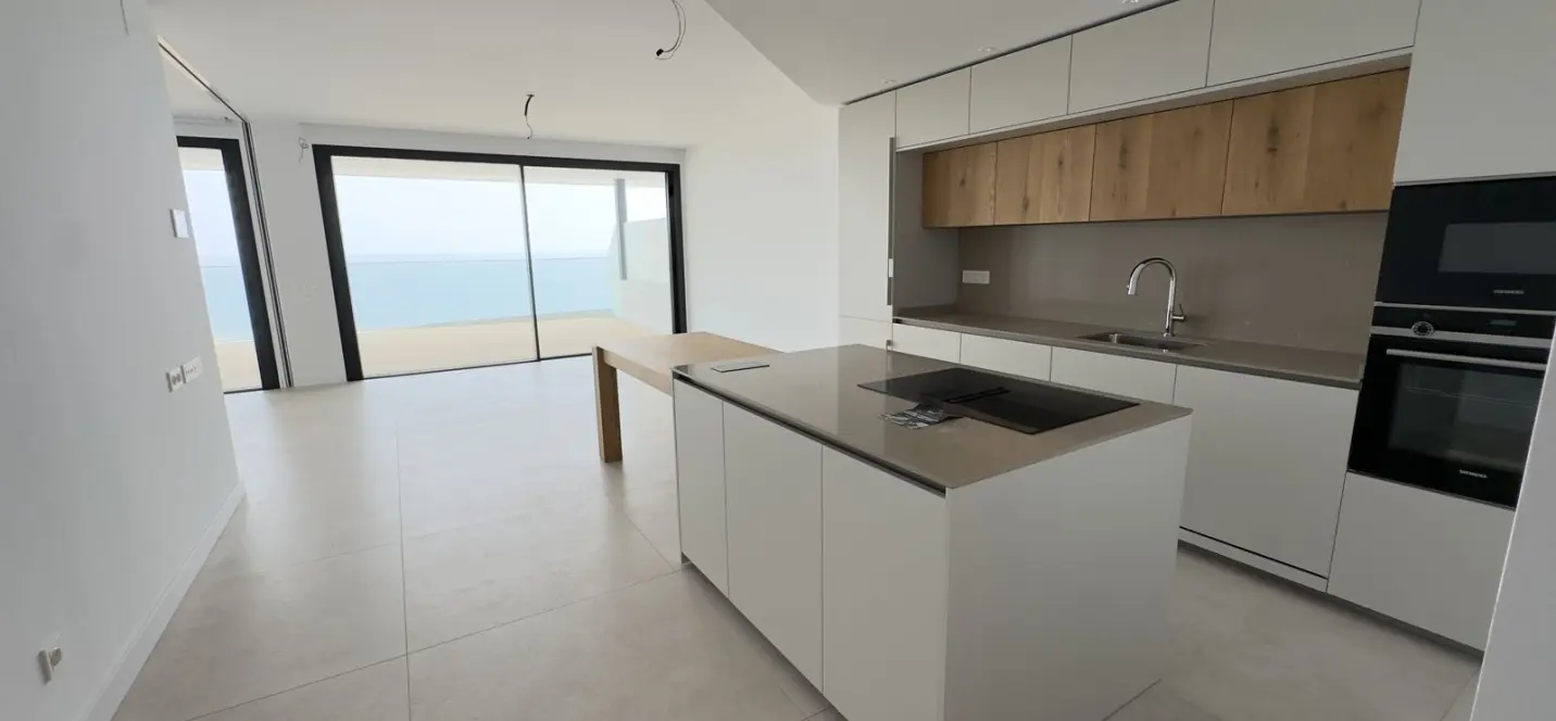 Sale of middle floor apartment in Higueron 3