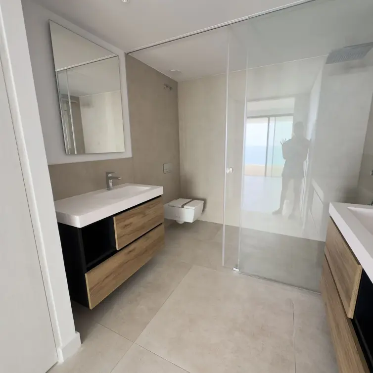 Sale of middle floor apartment in Higueron