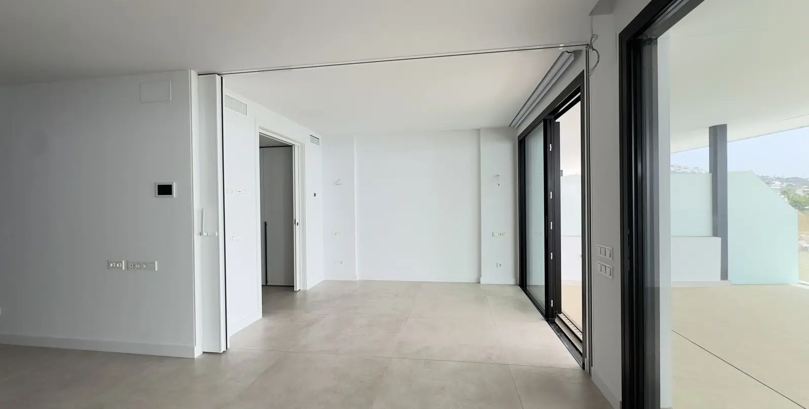 Sale of middle floor apartment in Higueron 9