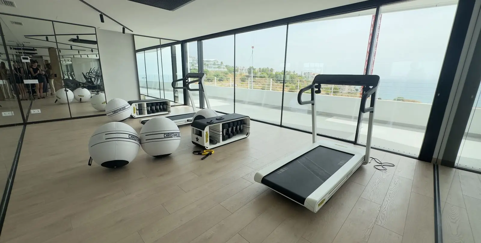 Sale of middle floor apartment in Higueron 12