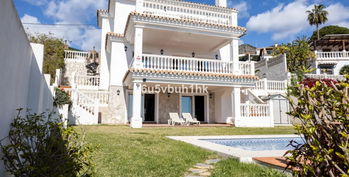 Продажа  отдельно стоящей виллы в La Capellania 3