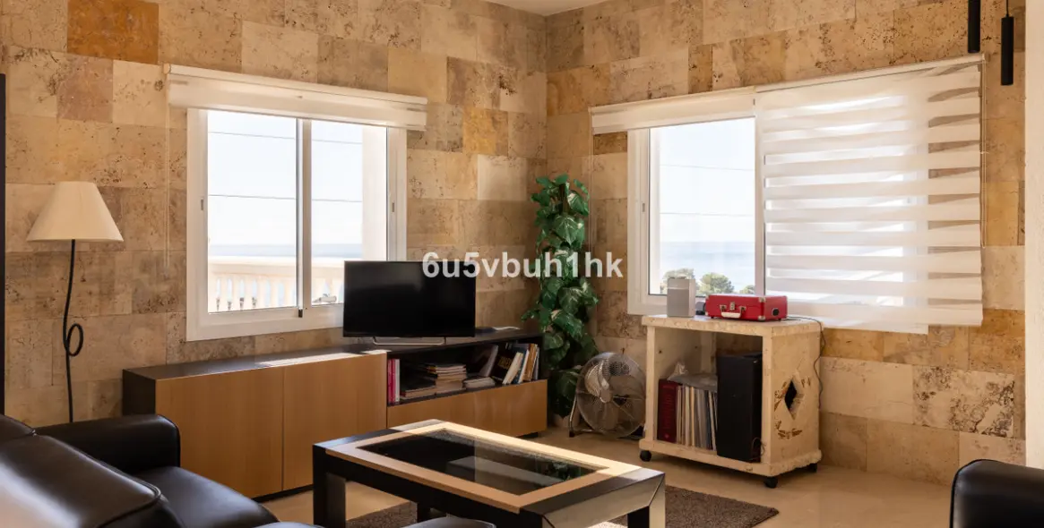 Продажа  отдельно стоящей виллы в La Capellania 9