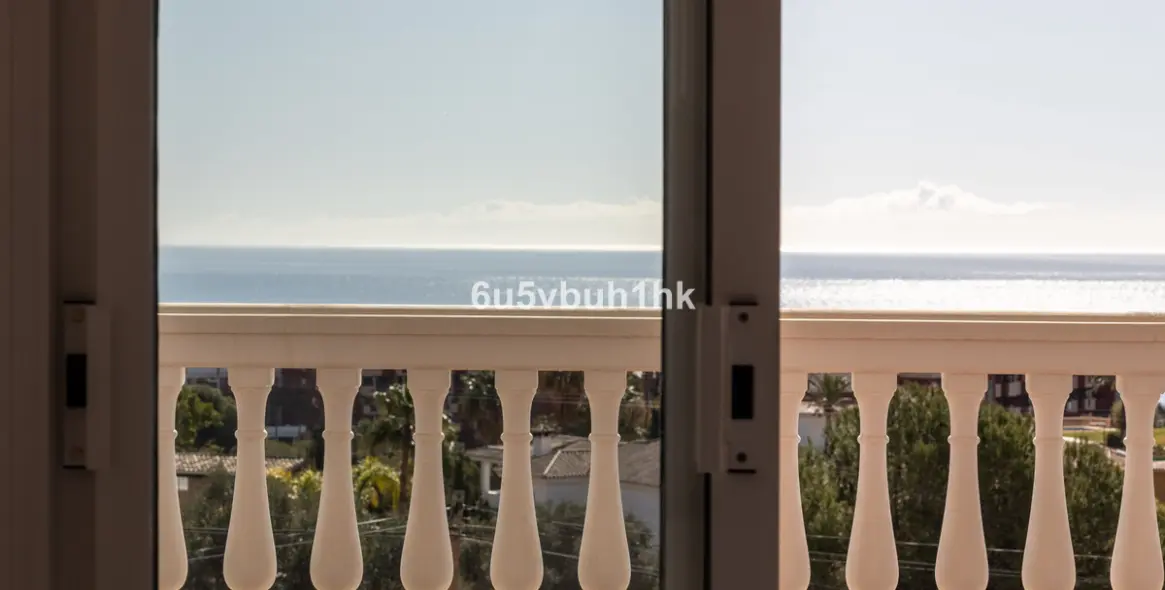 Продажа  отдельно стоящей виллы в La Capellania 11