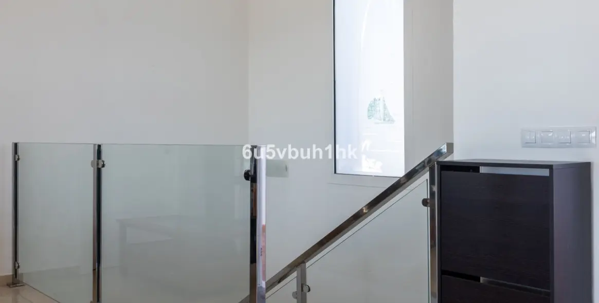 Продажа  отдельно стоящей виллы в La Capellania 13