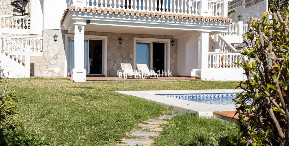 Продажа  отдельно стоящей виллы в La Capellania 25