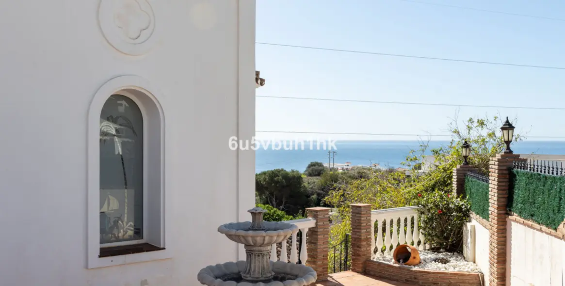 Sale of detached villa in La Capellania 28