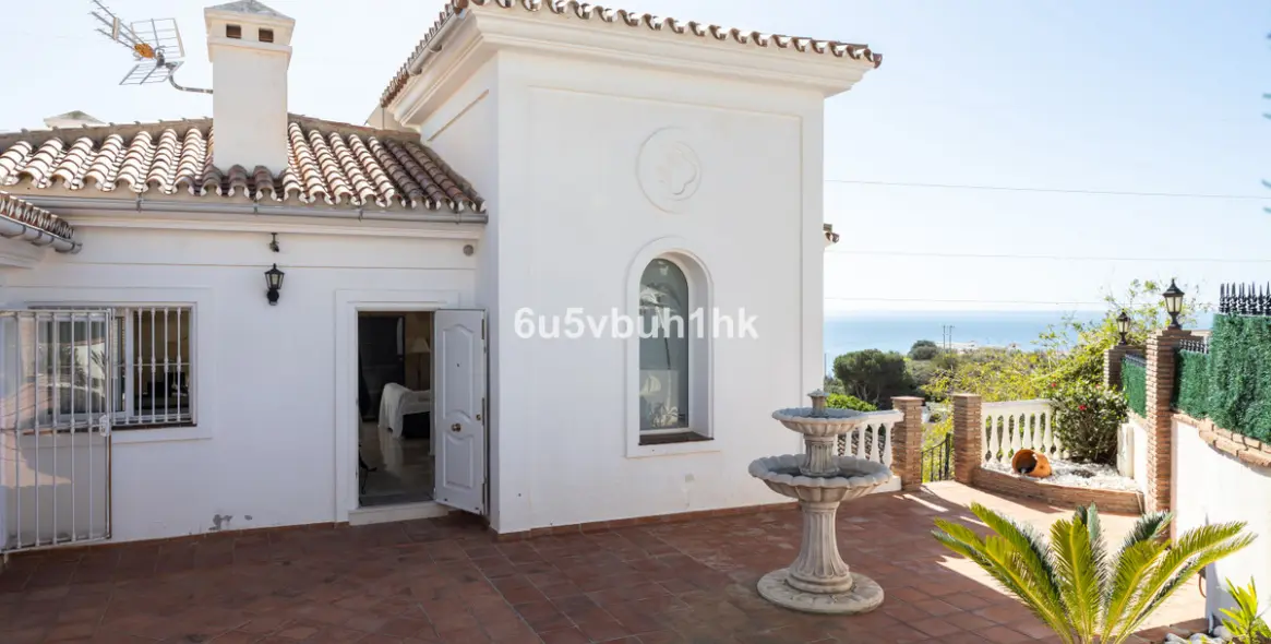 Sale of detached villa in La Capellania 29