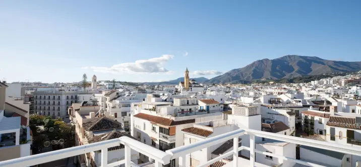 Sale of penthouse in Estepona 1