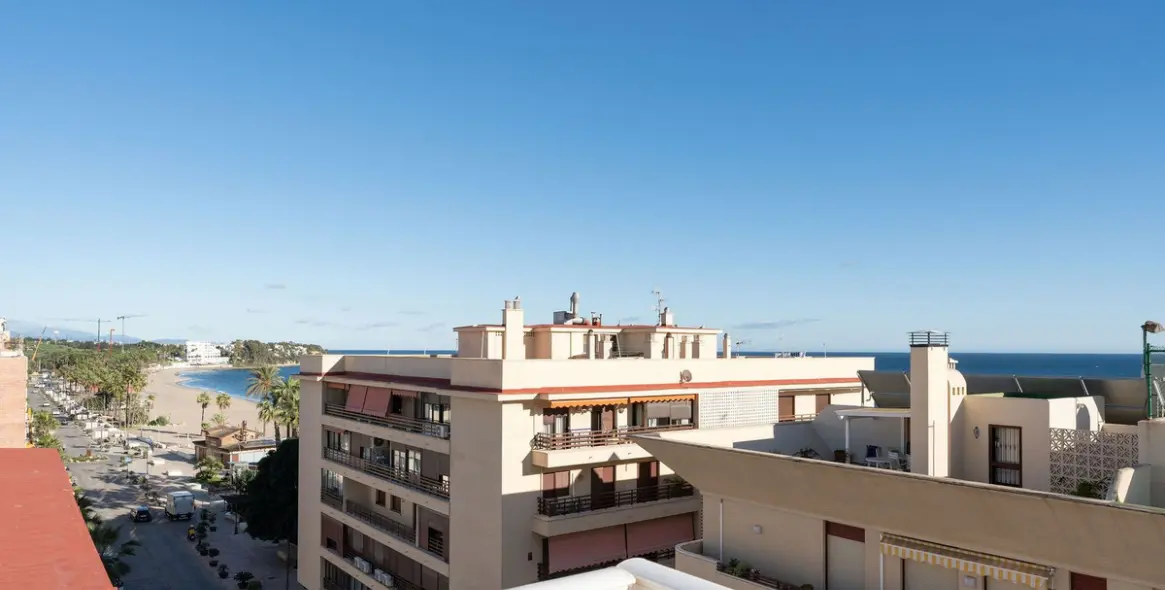 Sale of penthouse in Estepona 3