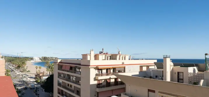 Sale of penthouse in Estepona 2