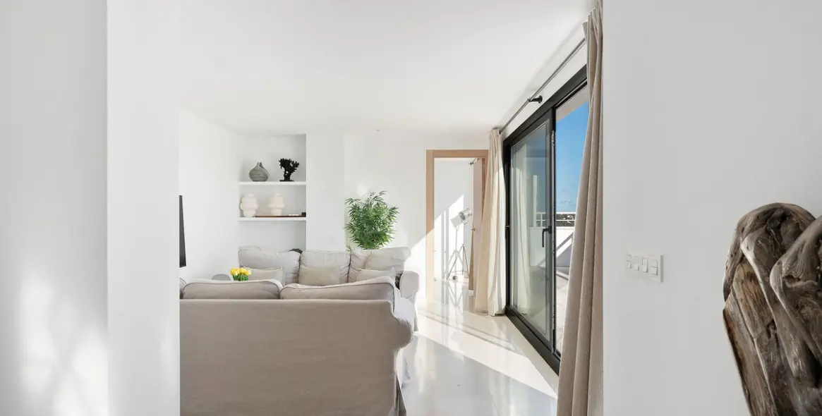 Sale of penthouse in Estepona 12