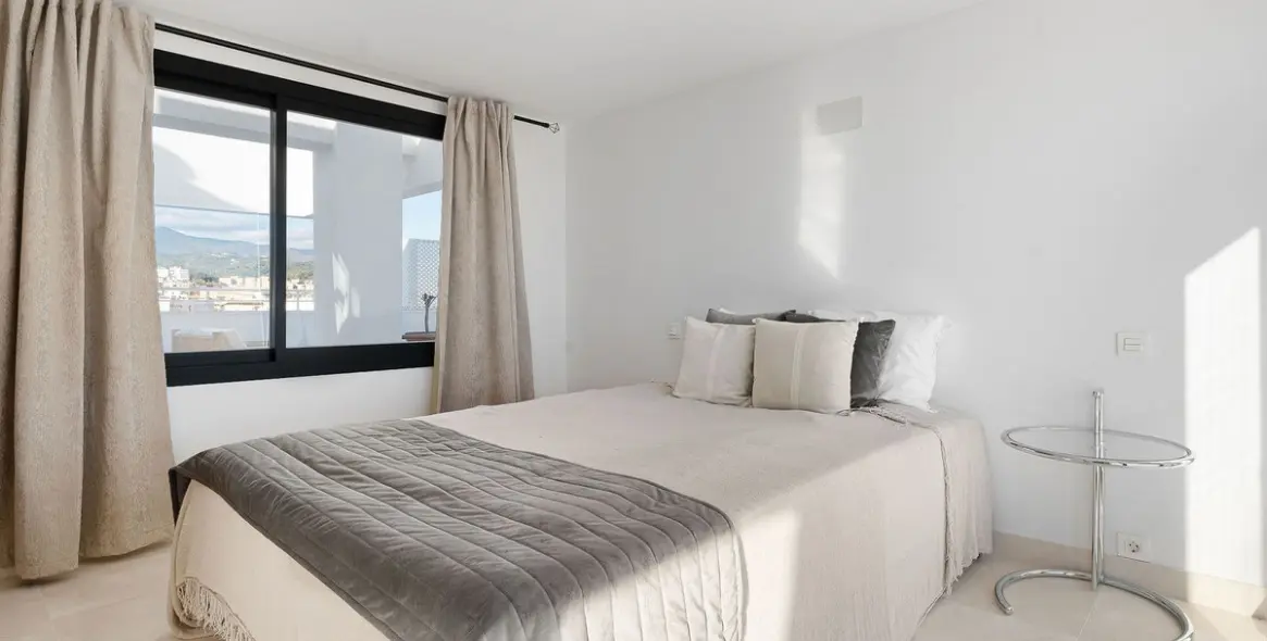 Sale of penthouse in Estepona 15