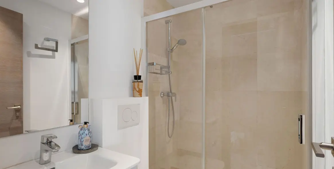 Sale of penthouse in Estepona 18