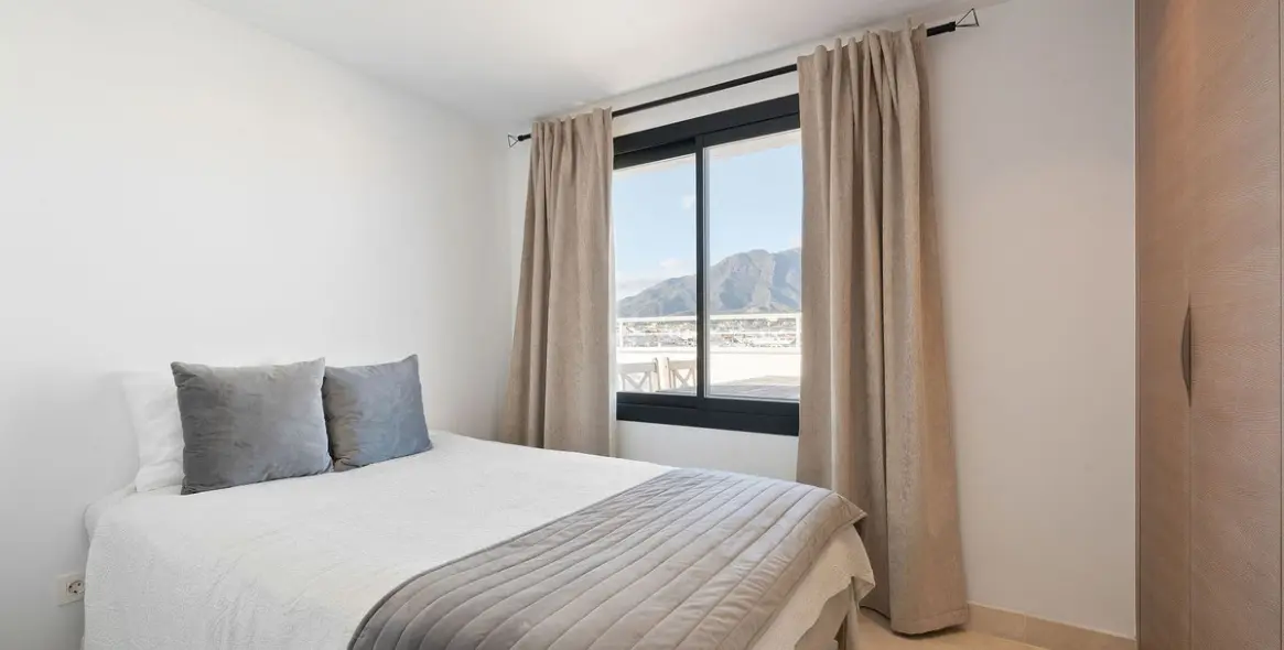 Sale of penthouse in Estepona 19