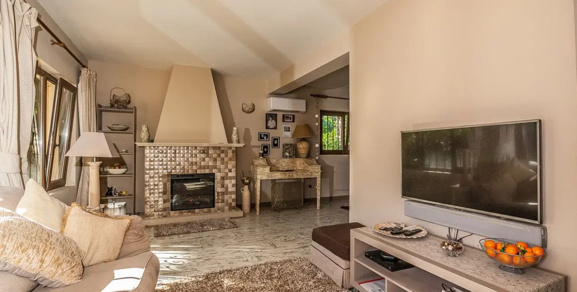 Продажа  отдельно стоящей виллы в Marbella East (район Elviria) 4