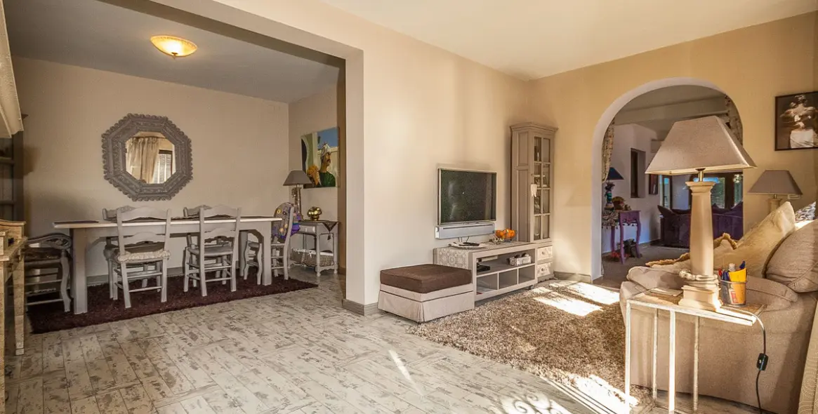 Продажа  отдельно стоящей виллы в Marbella East (район Elviria) 5