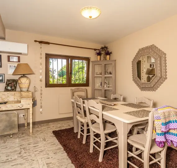 Oтдельно стоящая вилла R5232154