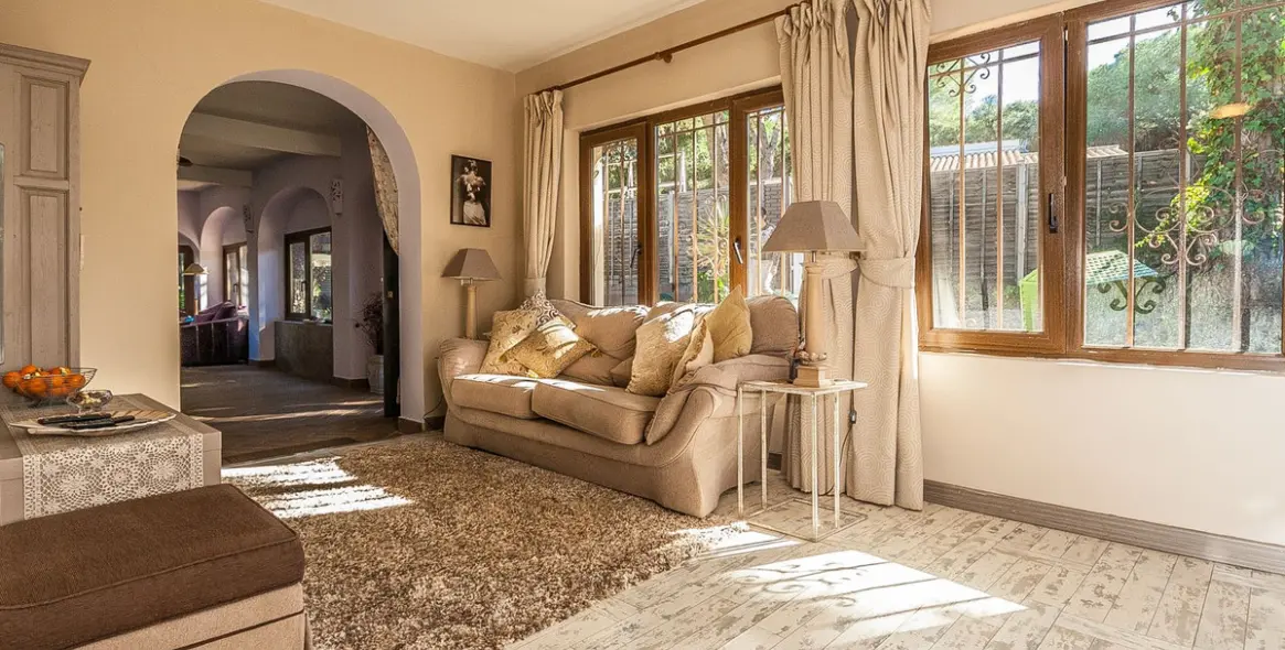 Продажа  отдельно стоящей виллы в Marbella East (район Elviria) 7