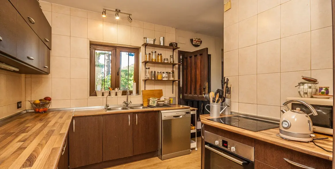 Продажа  отдельно стоящей виллы в Marbella East (район Elviria) 10