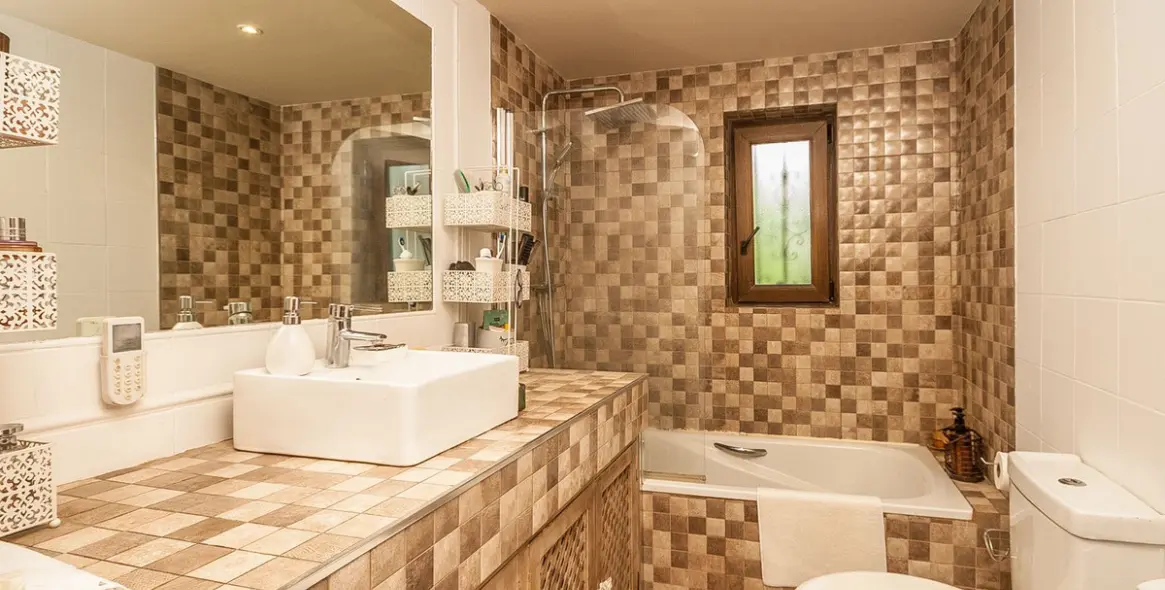 Продажа  отдельно стоящей виллы в Marbella East (район Elviria) 16