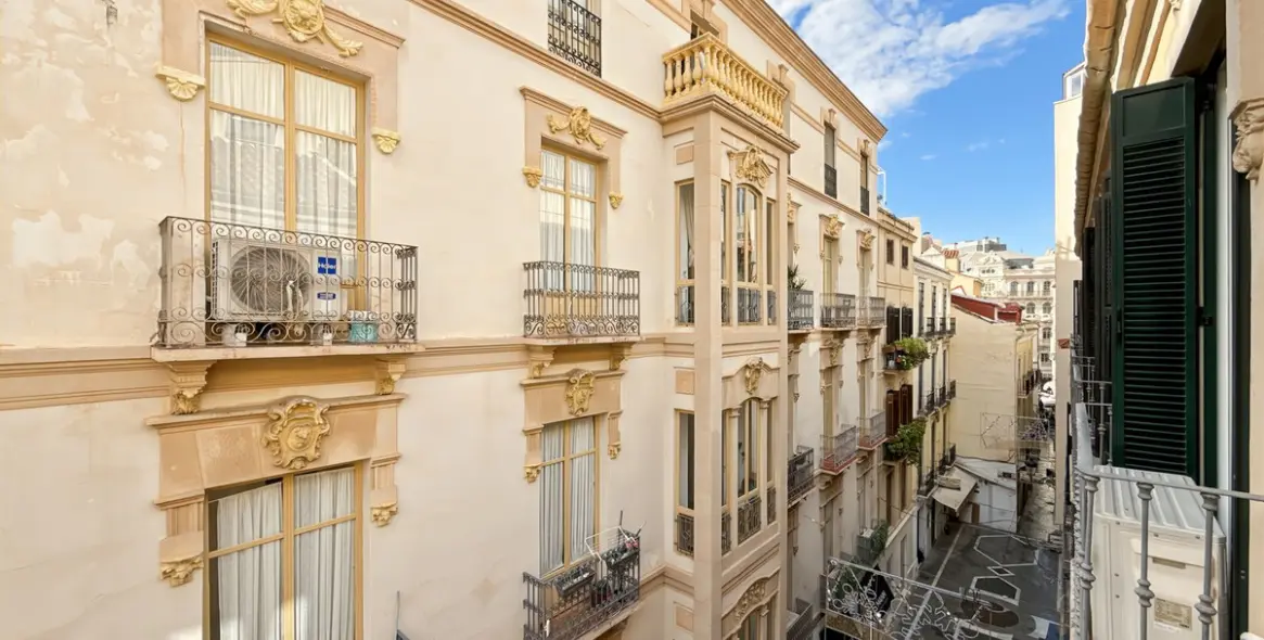 Sale of middle floor apartment in Centro Histórico 7