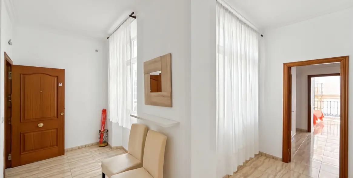 Sale of middle floor apartment in Centro Histórico 10