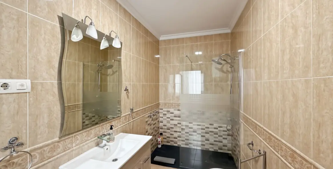 Sale of middle floor apartment in Centro Histórico 14