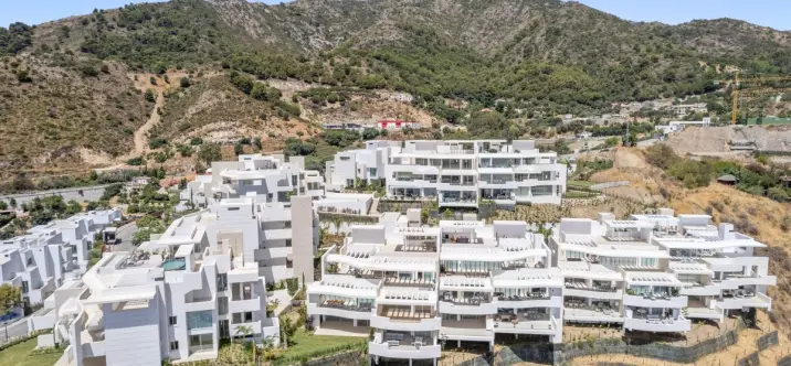 Sale of middle floor apartment in Marbella 2