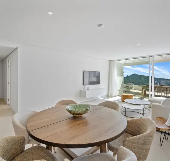 Sale of middle floor apartment in Marbella