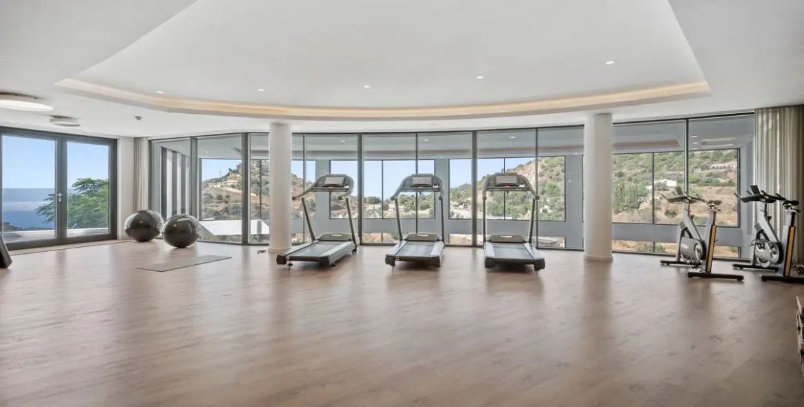 Sale of middle floor apartment in Marbella 33