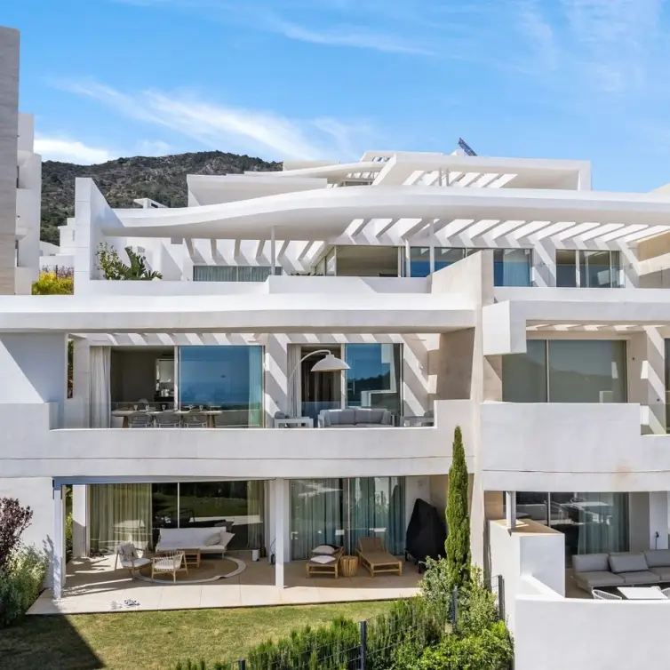 Venta de apartamento en planta media en Marbella