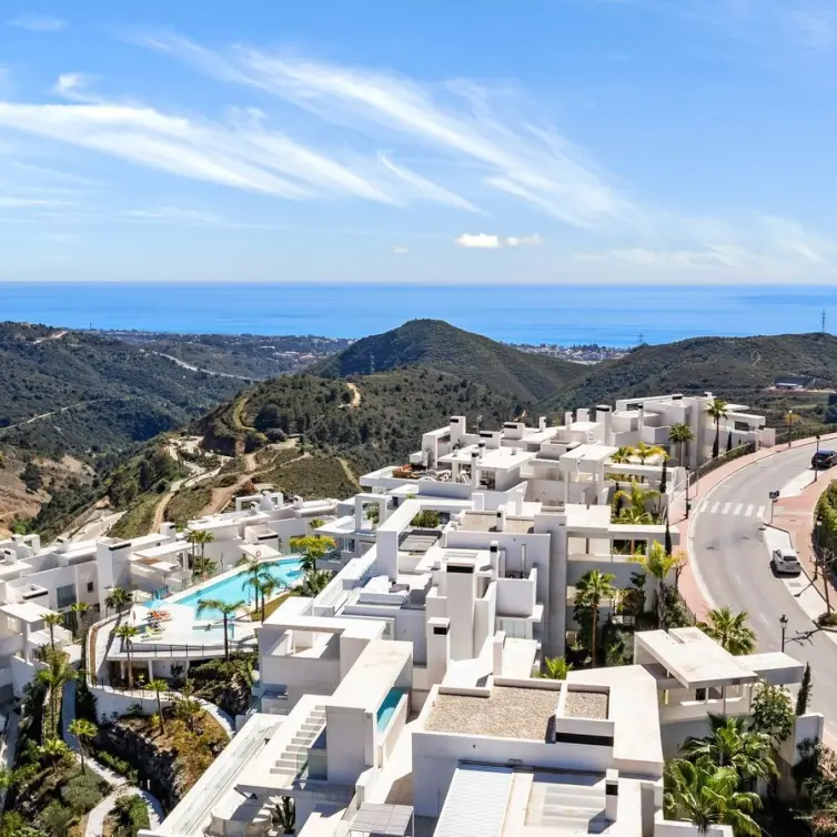 Venta de apartamento en planta media en Marbella