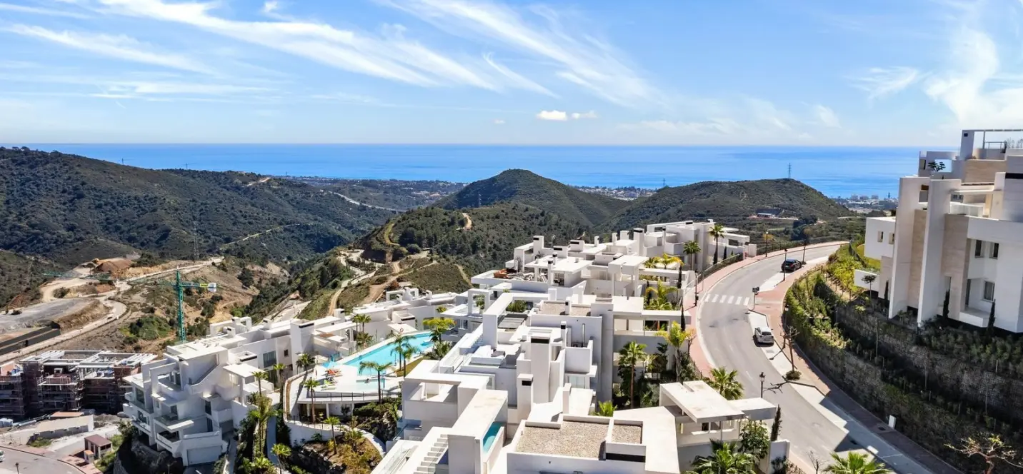 Venta de apartamento en planta media en Marbella 1