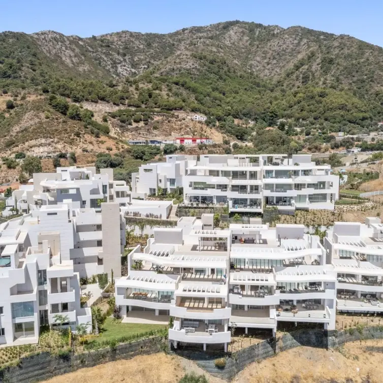 Venta de apartamento en planta media en Marbella