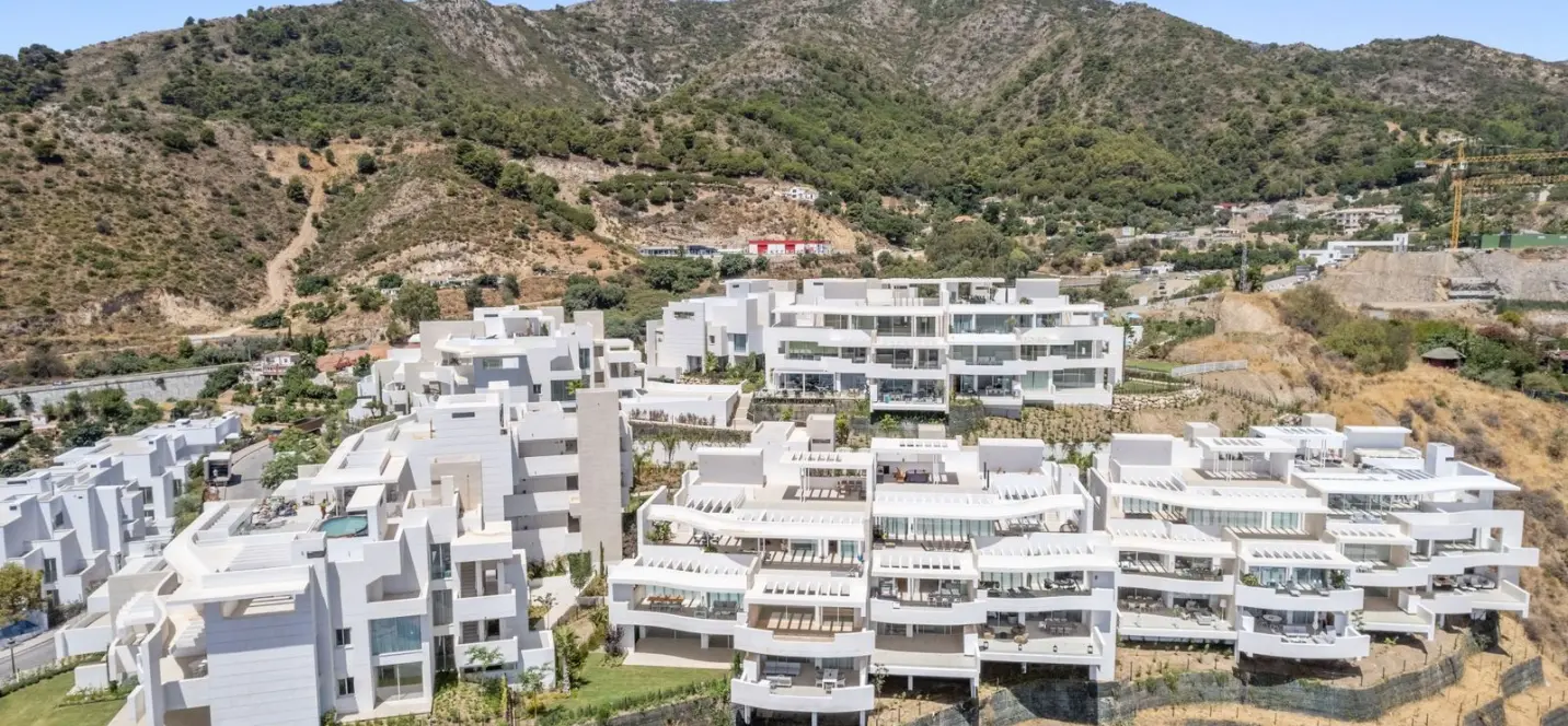 Venta de apartamento en planta media en Marbella 2