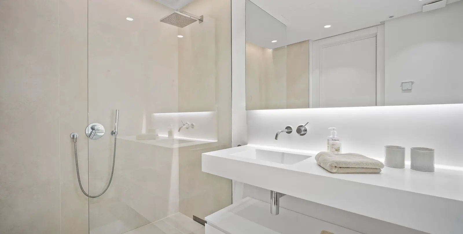 Venta de apartamento en planta media en Marbella 19