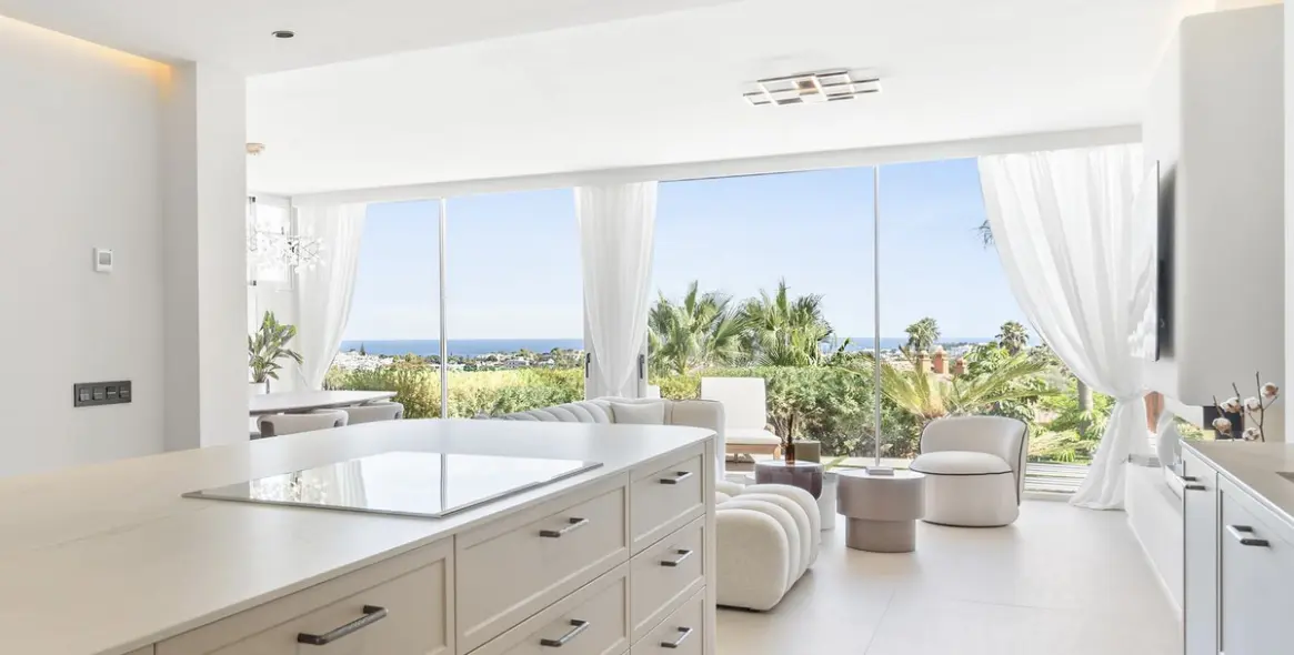 Sale of ground floor apartment in Nueva Andalucía (district Nueva Andalucía) 1