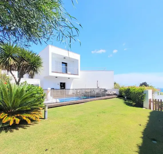 Продажа  отдельно стоящей виллы в Torreguadiaro