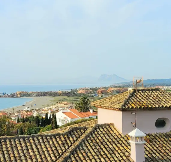 Продажа  отдельно стоящей виллы в Torreguadiaro