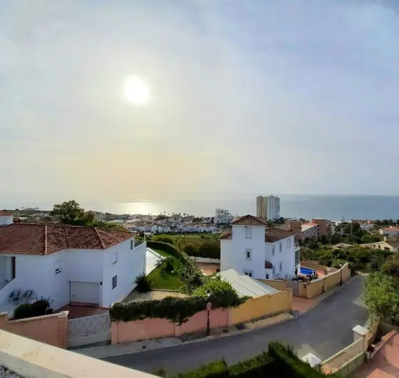 Продажа  отдельно стоящей виллы в Torreguadiaro