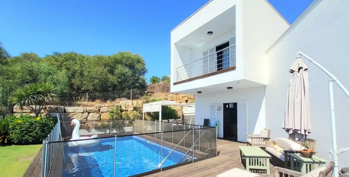 Продажа  отдельно стоящей виллы в Torreguadiaro 5